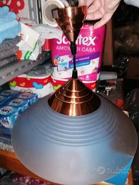Lampadario in vetro e rame da cucina o taverna