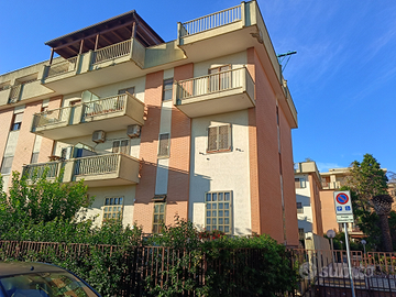 Appartamento 100mq con box 24mq rione Martucci