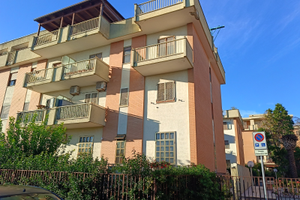 Appartamento 100mq con box 24mq rione Martucci