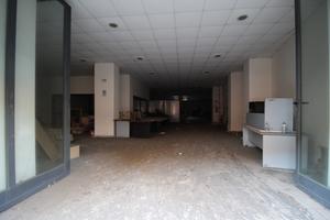 5 Vetrine 750mq C3 tra Corso Italia e via Umberto
