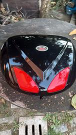 bauletto posteriore per scooter.
