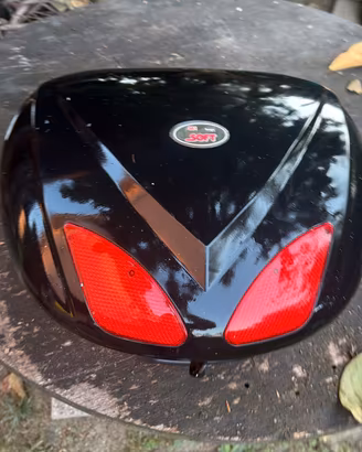 bauletto posteriore per scooter.