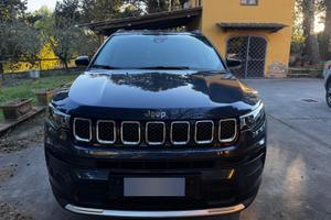 Jeep Compass Limited, benzina e cambio automatico.