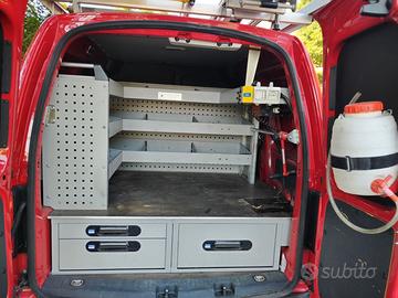 Scaffaleria per furgone