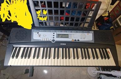 Tastiera Yamaha psr e213 + stand