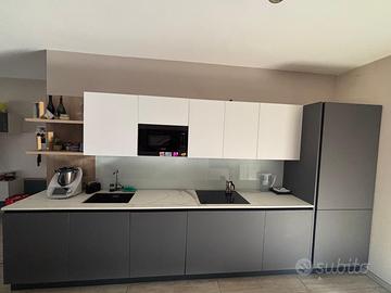 VENETA CUCINE COMPLETA – GRES CALACATTA – 5 ANNI D
