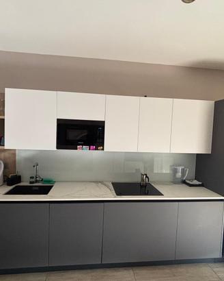VENETA CUCINE COMPLETA – GRES CALACATTA – 5 ANNI D