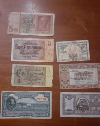 Vecchie banconote di carta straniere e italiane ve