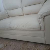 Divano 2 posti in pelle e letto matrimoniale conte