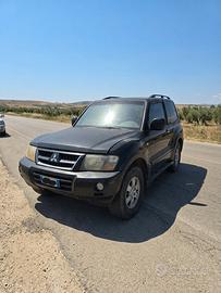Ricambi Mitsubishi Pajero v60 3.2 2004 3p nero 
