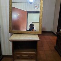 comodino con marmo più specchio 
