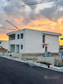 Villa di 190 m² con 4 locali e box auto a Castelfr