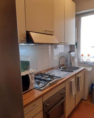 Mobili cucina e elettrodomestici.