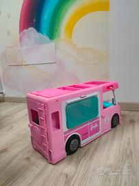 Camper con piscina di Barbie