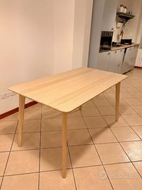 Tavolo IKEA LISABO