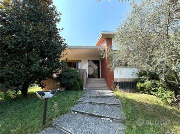 VILLA SINGOLA A URGNANO