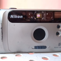 Macchina Fotografica a rullino NIKON