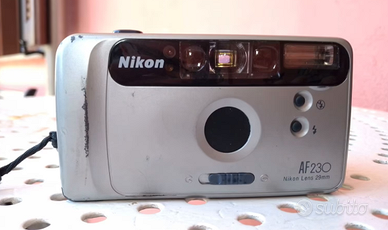 Macchina Fotografica a rullino NIKON