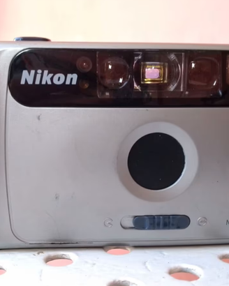 Macchina Fotografica a rullino NIKON