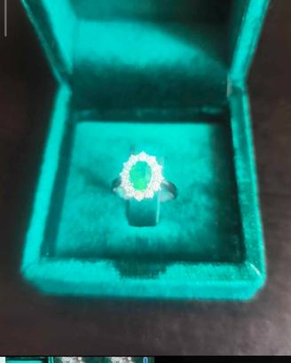 anello con smeraldo colombiano e diamanti 