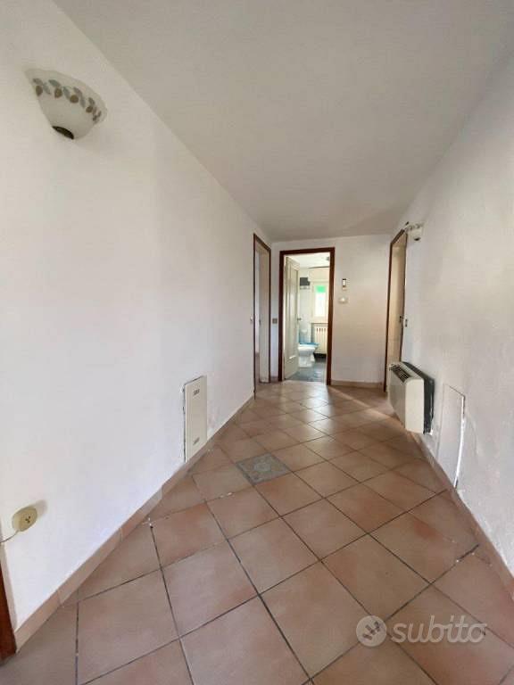 Villa di 208 m² con più di 5 locali e box auto dop - Vista 4