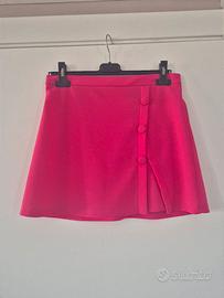 Gonna fucsia con bottoni ricoperti 