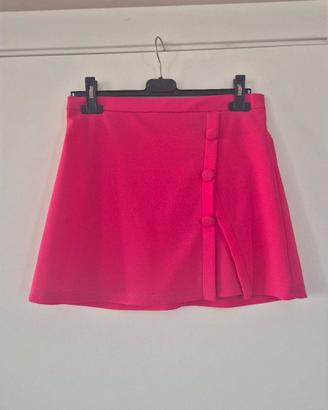 Gonna fucsia con bottoni ricoperti 