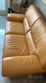 Divano in pelle giallo