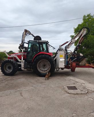 Trattore macchina operatrice Massey Ferguson