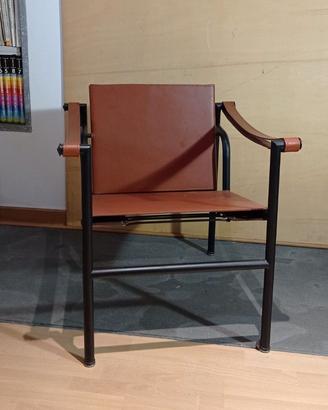 Poltroncina LC1 in pelle marrone di MDF Italia