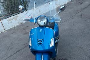 Piaggio Vespa 300