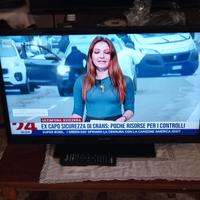 TV LED 32" TELEFUNKEN             40 € Televisore