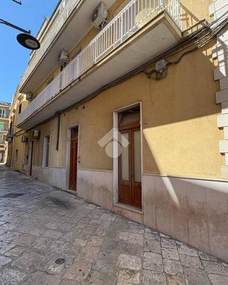 3 LOCALI A BRINDISI