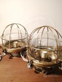 Coppia di lampade nautiche vintage in ottone