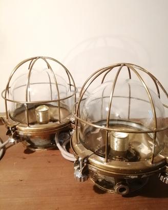 Coppia di lampade nautiche vintage in ottone