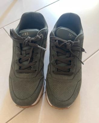 Scarpe Skechers verdi comode per camminata
