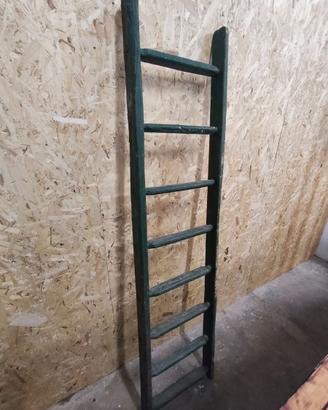 Antica scala in legno