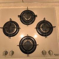 piano cottura in vetro Hotpoint Ariston 