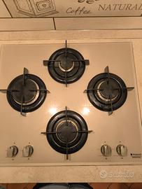 piano cottura in vetro Hotpoint Ariston 