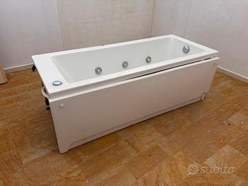 Vasca da bagno idromassaggio
