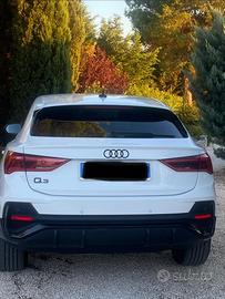 Audi Q3 SPB S-line identity black s tronic
