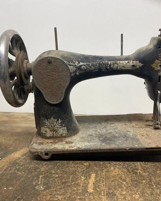 Macchina da cucire d’epoca