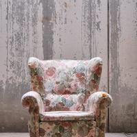 GRANDE POLTRONA CON TESSUTO A FIORI