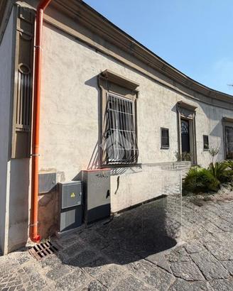 3 LOCALI A PORTICI