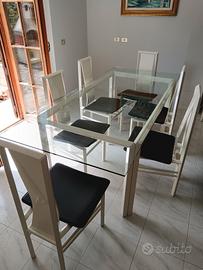 tavolo con vetro con sei sedie 
