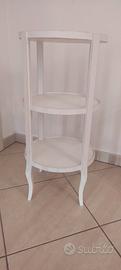 tavolinetto con tre ripiani stile shabby chic 