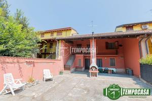 CASA INDIPENDENTE CON CORTILE PRIVATO E MAGAZZINO