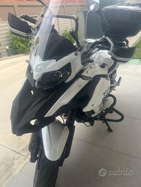 Moto benelli TRK 502