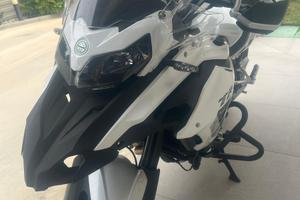 Moto benelli TRK 502