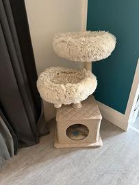 Tiragraffi per gatti con cuccia e piattaforme